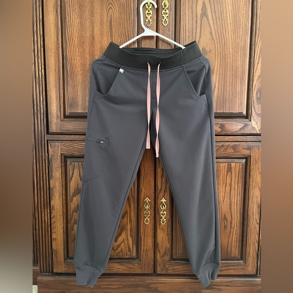 FIGS CHARCOAL scrubs set XXS - Picture 4 of 6